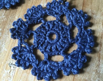39. Aretes colgantes de flores de crochet, patrón de aretes de crochet, forma y diseño interesantes, ¡SOLO PATRÓN PDF! Tutorial sencillo para principiantes.