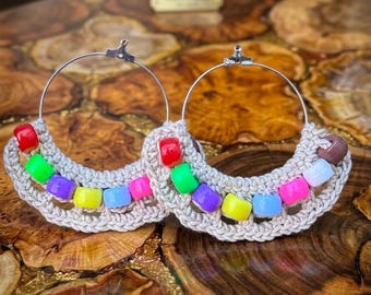 82. Einfaches DIY Häkelschmuckmuster - Lebhafte Pony Perlencreolen - Moderne Häkelanleitung
