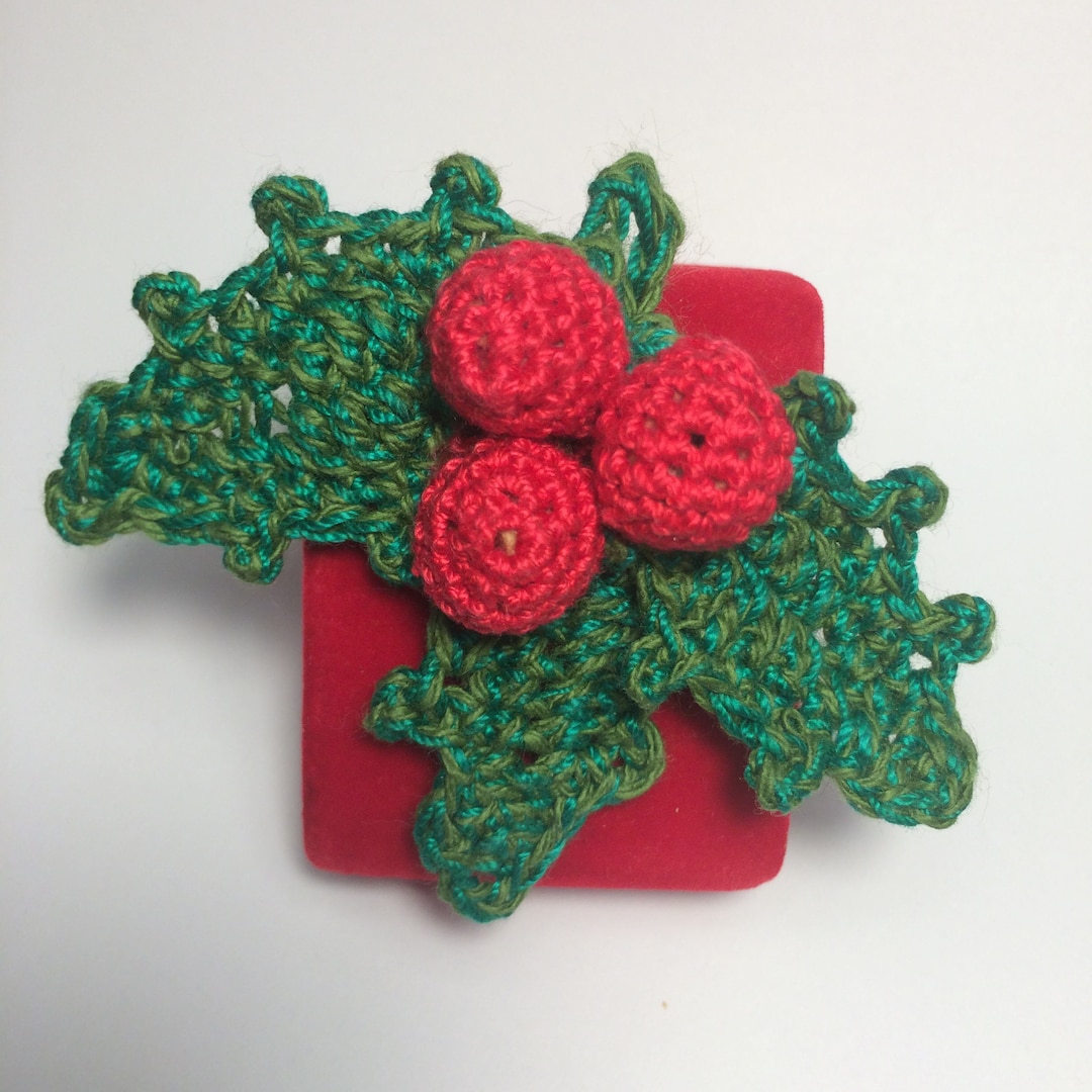 Crochet Christmas Holly and Berries Pattern, Festive Applique Tutorial ...