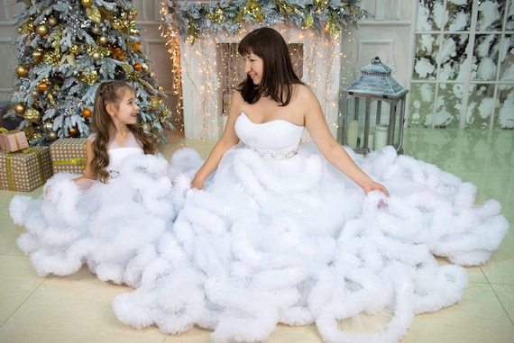 white matching dresses for mom and daughter