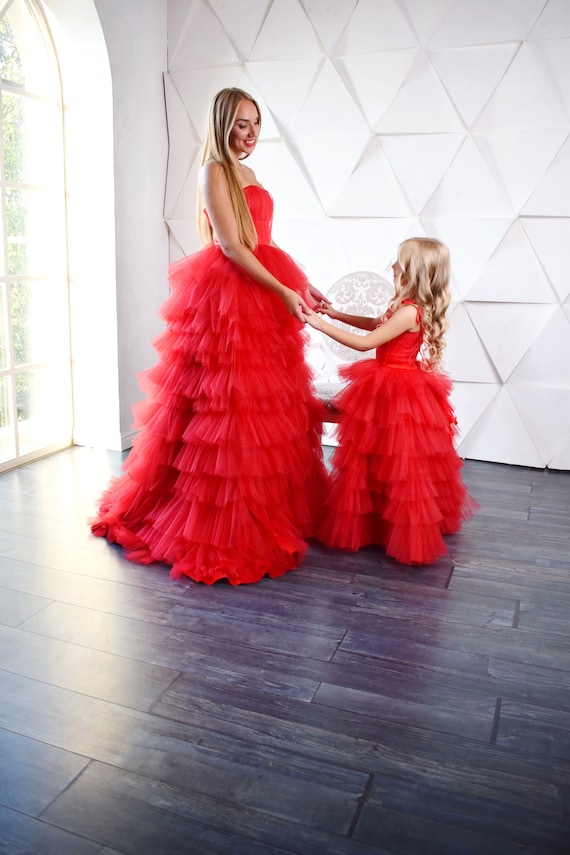 matching red dresses for mother and daughter