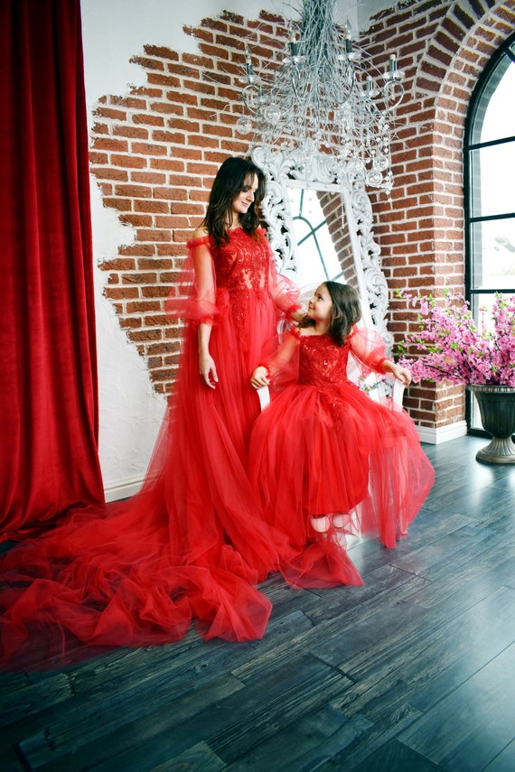 matching red dresses for mother and daughter