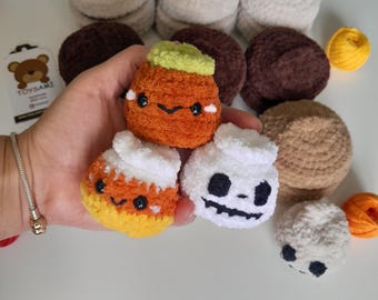 Gehaakte Halloween-dumpling sleutelhangerset met pluche stoommandje, griezelig amigurumi-knuffeldiertje, spookpompoenknuffel, cadeautje om in een mandje te stoppen