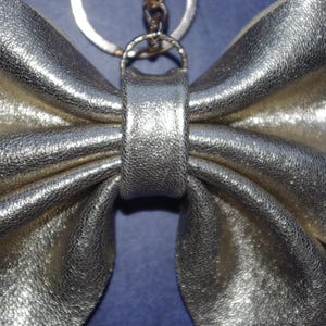 Gold Leder Schleife Taschenanhänger: Elegant kokett Handtasche Accessoire Bild 10