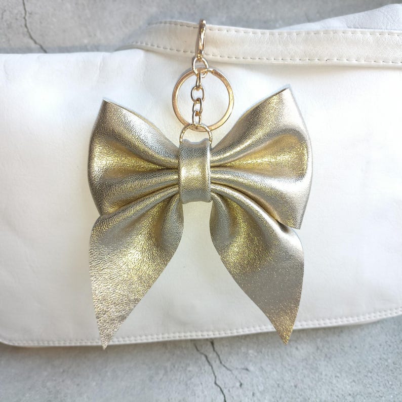 Gold Leder Schleife Taschenanhänger: Elegant kokett Handtasche Accessoire Bild 1