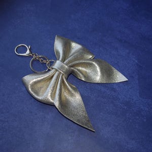 Gold Leder Schleife Taschenanhänger: Elegant kokett Handtasche Accessoire Bild 11