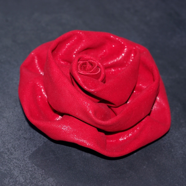 Grande broche fleur, épingle rose en cuir rouge en daim, cadeau du 3e anniversaire, épingle fleur rouge, cadeau pour soeur, cadeau pour femme, cadeau fête des mères