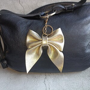 Gold Leder Schleife Taschenanhänger: Elegant kokett Handtasche Accessoire Bild 7