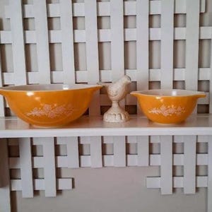 Vintage Mixing Bowl Set of 2 Butterfly Gold Cinderella PYREX Corning Casseroles 443 & 441 with Pouring Spouts Mid Century Mod Kitchen