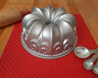 Nordic Ware Fleur De Lis Pan 10 Cup Non Stick Bundt Pan