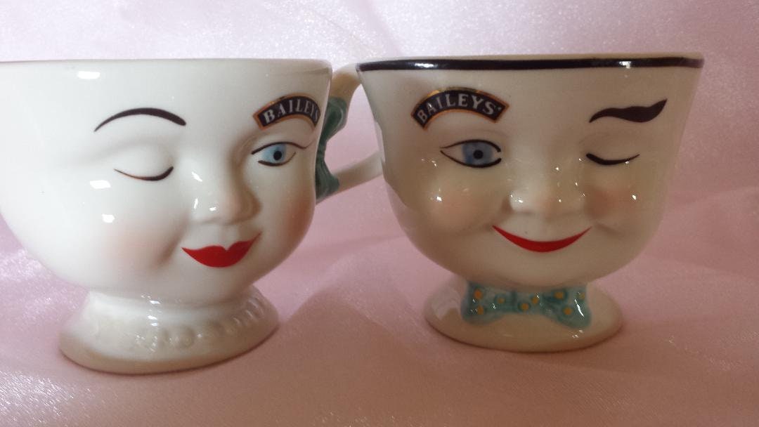 Baileys Cream and Sugar Set Winking Eye YUM Baileys Irish Cream