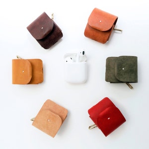 AirPods Case met optionele Strap_9 Colors_Red, Olijf, Karamel, Beige, Kastanje, Mosterd, Hemel, Citroen, Pink_Italian Echt Leer, Klein cadeau