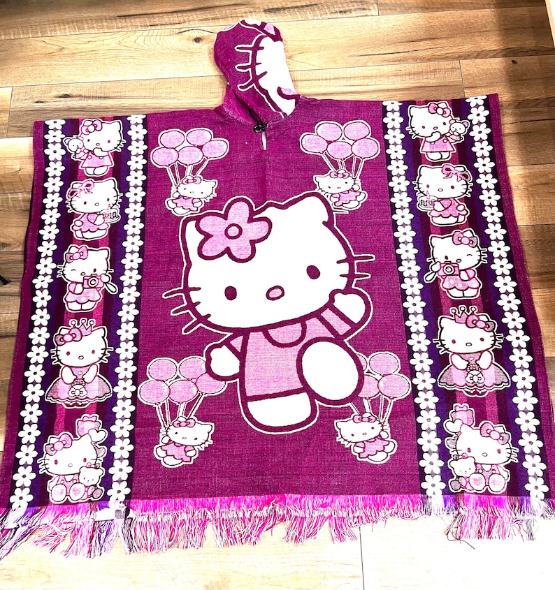 Hello Kitty Poncho Alpaca Blend image 6