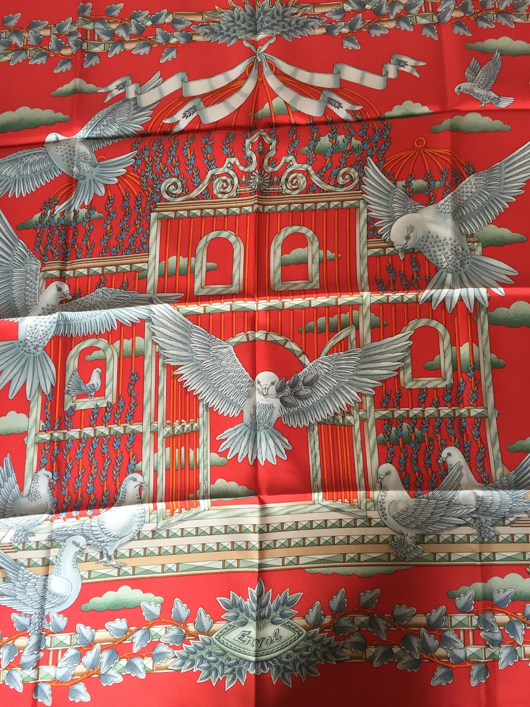 Foulard Hermès Envol En Soie - Foulard Carré/bandana Rouge, Occasion, Fabrication France, Accessoire De Luxe