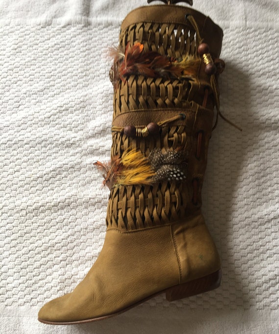 Vintage Simply Italian Summer open Bread Ladies Suede Boots