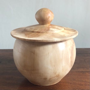 Wooden lidded ginger jar box