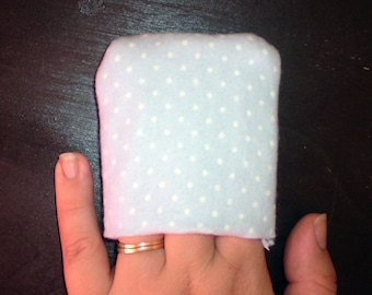 Pouch makeup removing pad