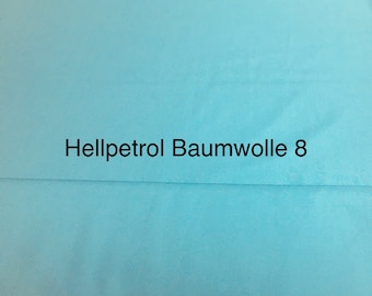 Op de afbeelding: Een lichtblauwe stofstaal met de tekst "Hellpetrol Baumwolle 8" erop gedrukt.