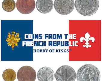 Puede incluir: Una colección de monedas francesas de diferentes años, incluyendo una moneda de 50 céntimos, una moneda de 1 franco, una moneda de 2 francos, una moneda de 5 francos y varias otras monedas con la inscripción "Etat Francais". Las monedas están dispuestas en un círculo alrededor de una bandera francesa azul y roja con la inscripción "Coins from the French Republic Hobby of Kings" impresa en ella.