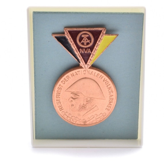 East German GDR NVA Military Army Bronze Reservist Medal Volunteer Badge Armed Forces