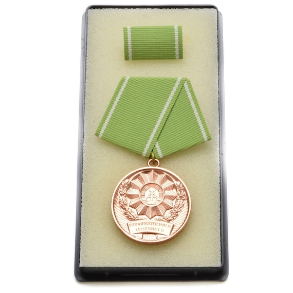 German GDR Military Army Medal for Excellent Performances in the armed forces Award