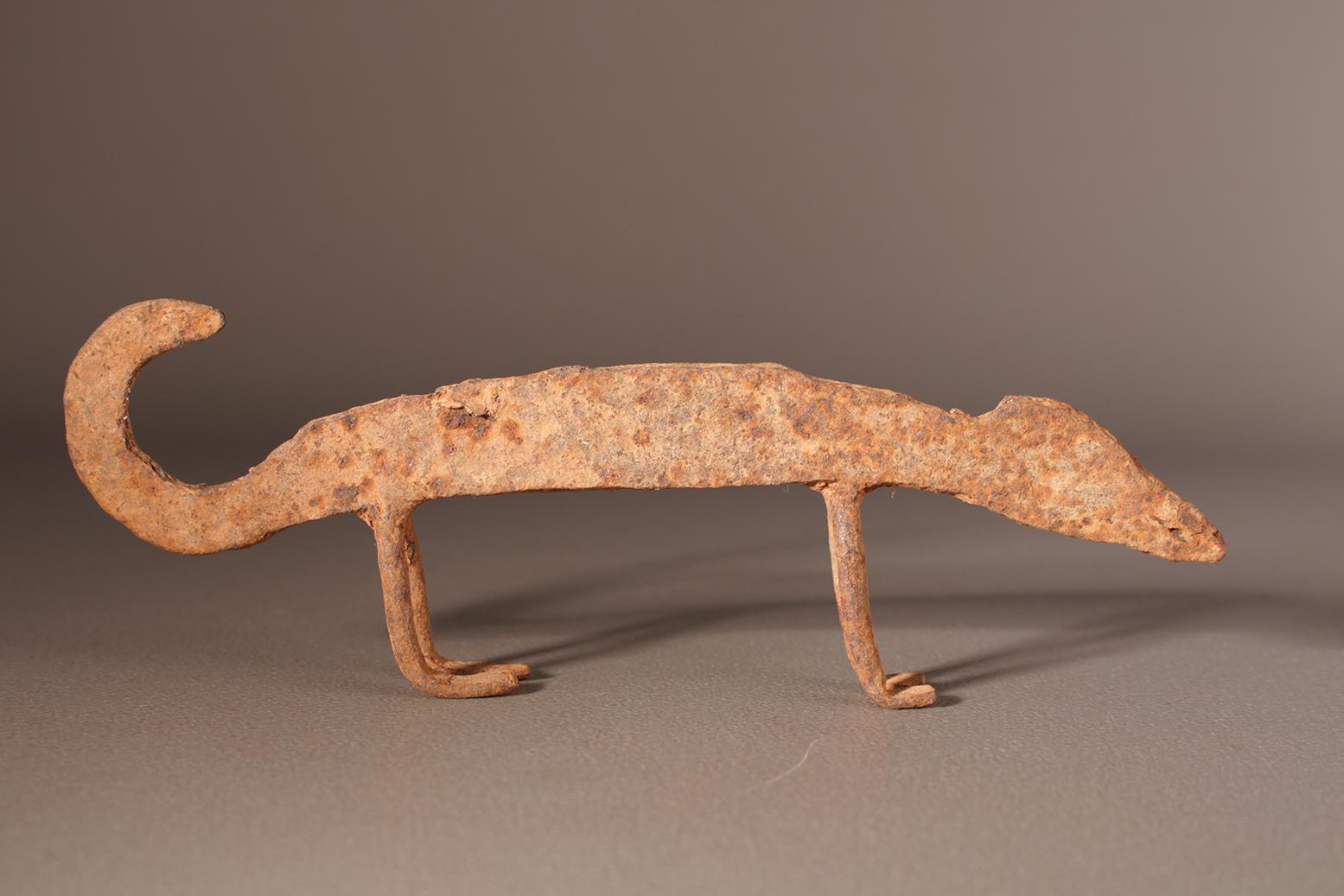 ロビ鉄製カメレオン儀式用像、ブルキナファソ アフリカ美術 12832