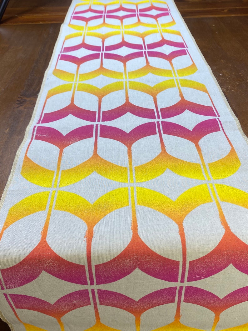 Sunrise Tulip Table Runner image 7