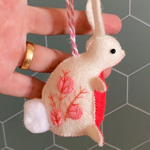 Merry & Bright Bunny Ornament Original Handmade Felt Ornament imagem 6