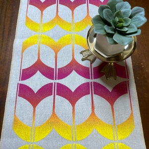 Sunrise Tulip Table Runner image 1