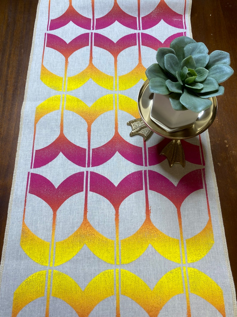 Sunrise Tulip Table Runner image 1