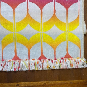 Sunrise Tulip Table Runner image 3