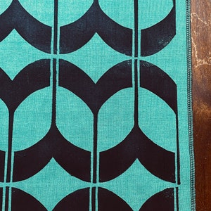 Green Tulip Table Runner image 3