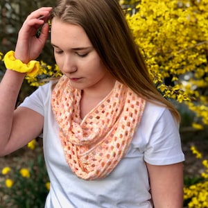 Beginner Crochet Infinity Scarf