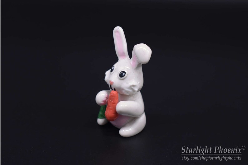 easter rabbit statue