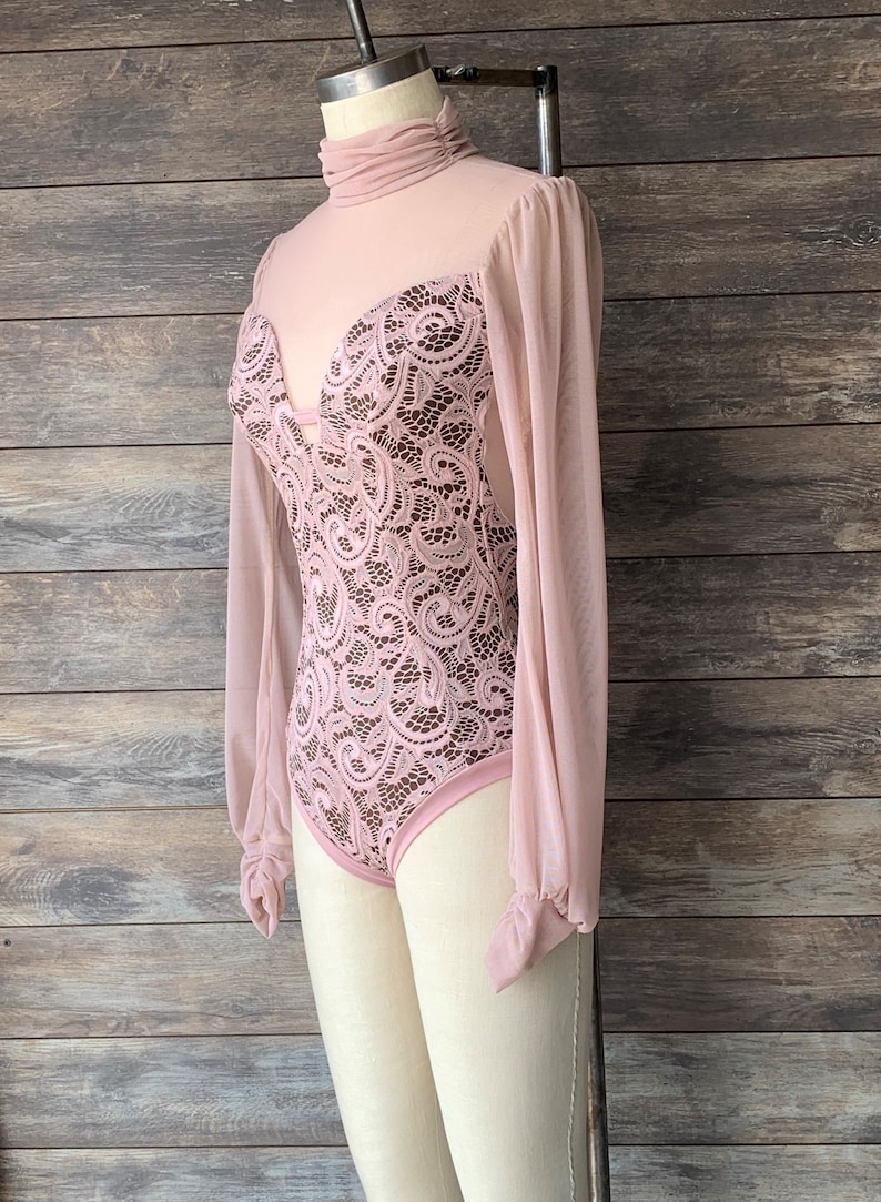 Unrequited Love Lace Bodysuit - Dusty Rose