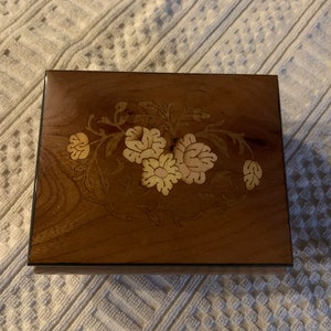 Italian Marquetry Music Box, Funiculi Funicula