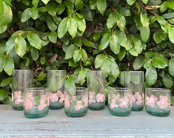 Hand painted Floral Glasses -- Flower Glassware -- Floral Glasses -- Hand painted Glassware -- Set of 8 Glasses -- Garden Glasses -- Flowers