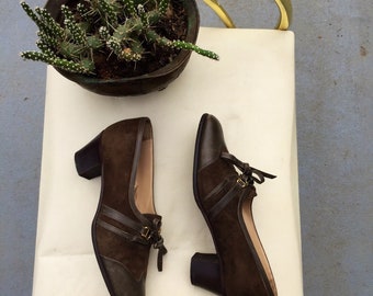 Size 6.5 1960s suede oxfords