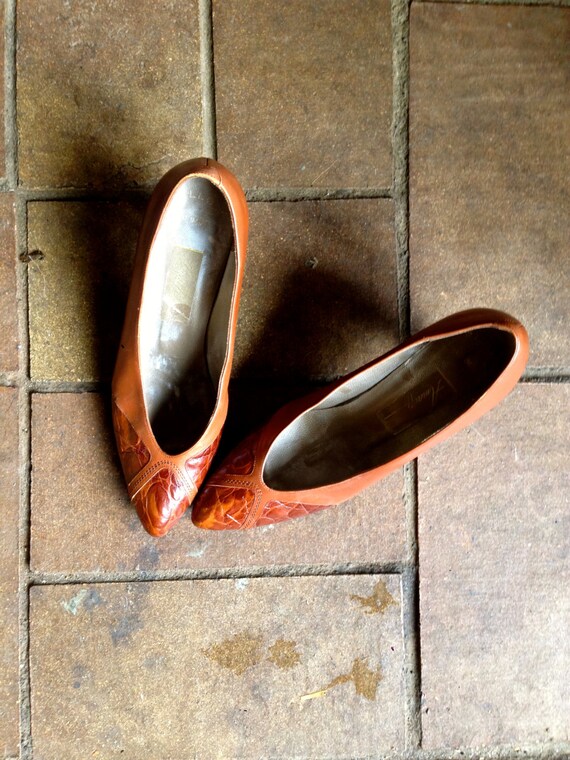1960's Designer secretary pumps//brown alligator a