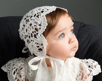 Baby-Mädchen-Spitzenhaube 'Lola' | Neugeborenen-Mädchen-Mützen | Tauf- und Taufhauben | Baby Mädchen Elfenbein Spitzenhaube | Baby-Mädchen-Mützen