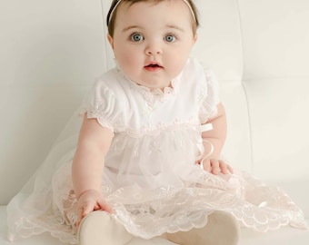 SALE - Taufkleid Baby-Mädchen 'Joli' | Baby-Mädchen rosa Spitzenkleid | Baby Mädchen Taufe & Segen Kleid | Spitze Babykleid | SCHLUSSVERKAUF