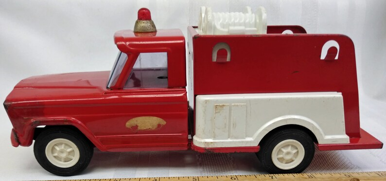 TONTRU10006 Scarce Vintage Tonka 1960 STP Fire Truck Pressed Steel