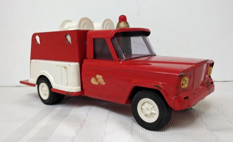 TONTRU10006 Scarce Vintage Tonka 1960 STP Fire Truck Pressed Steel