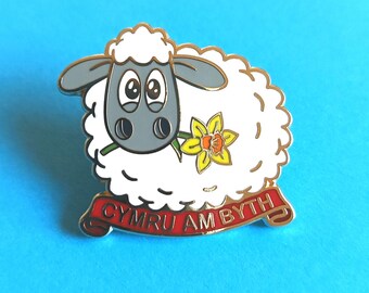 Cymru Am Byth Enamel Pin Badge - Welsh Sheep with Daffodil Lapel Pin - Cute Wales Gift - St David’s Day Souvenir - Welsh Pride Brooch