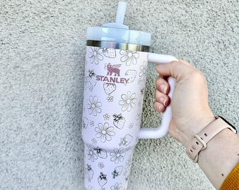 Jordgubbsglas, graverat glas, 113 cl glas med handtag, personlig födelsedagspresent, 94 cl mugg, blommigt jordgubb, sommarbär, retro prästkrage