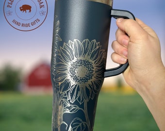 Tumbler con girasole, tumbler inciso, postpartum, Festa della mamma, regalo per amanti del girasole, tumbler da 40 once con manico, tazza con girasole personalizzata
