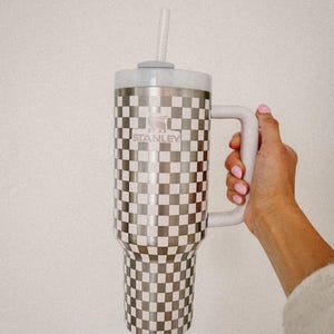 Vaso a cuadros, vaso grabado, vaso de 1,2 litros con asa, regalo para mamás de los 90, estilo retro Y2K, posparto, taza para mamás modernas, regalo de cumpleaños con estilo