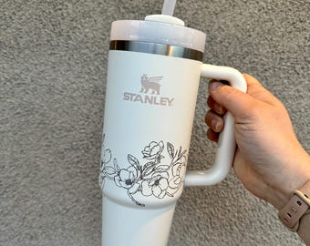 Floral Tumbler, Engraved Tumbler, 40oz tumbler with handle, magnolia mothers day, custom birthday gift, postpartum, 30oz tumbler, grad gift