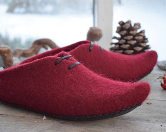 Pantoufles feutrées à la main scandinaves Pantoufles en laine bouillie, sabots hollandais, chaussures maison, sabots en laine, Wool Dreamer, cadeau de Noël, rouge