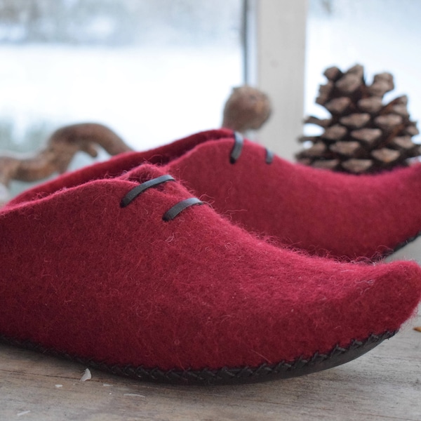 Pantoufles feutrées à la main scandinaves Pantoufles en laine bouillie, sabots hollandais, chaussures maison, sabots en laine, Wool Dreamer, cadeau de Noël, rouge